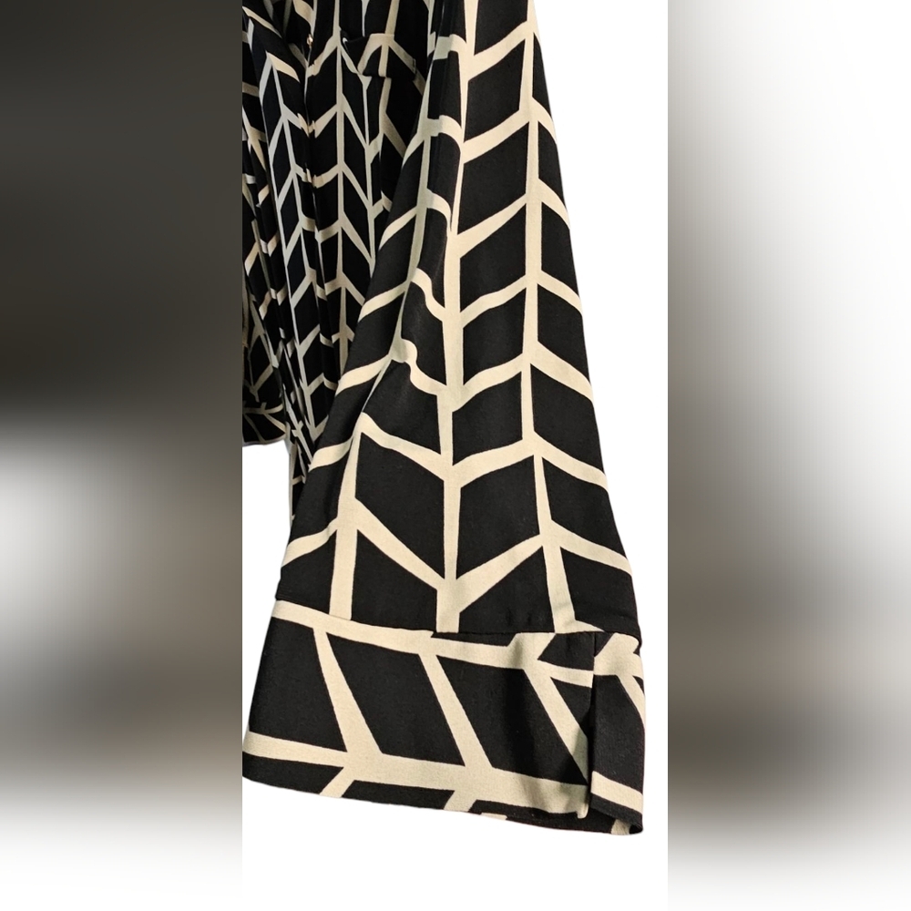 Donna Morgan - Black and Cream Chevon Patterned Midi Dress 3/4 Long Sleeve Tie​ - Picture 4 of 9